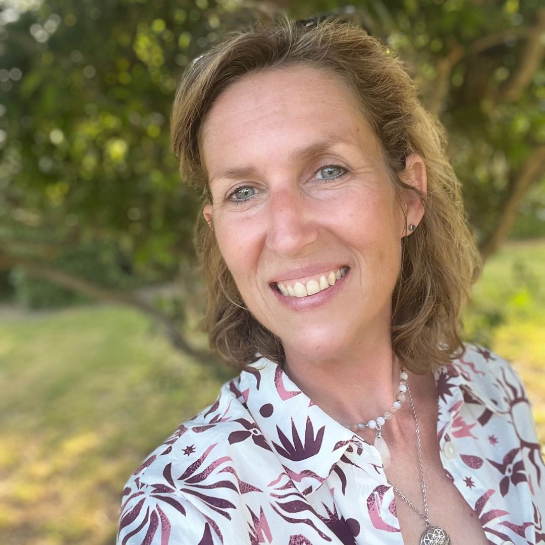 Nancy Almeras, formatrice en soins énergétiques, oracles et pendule