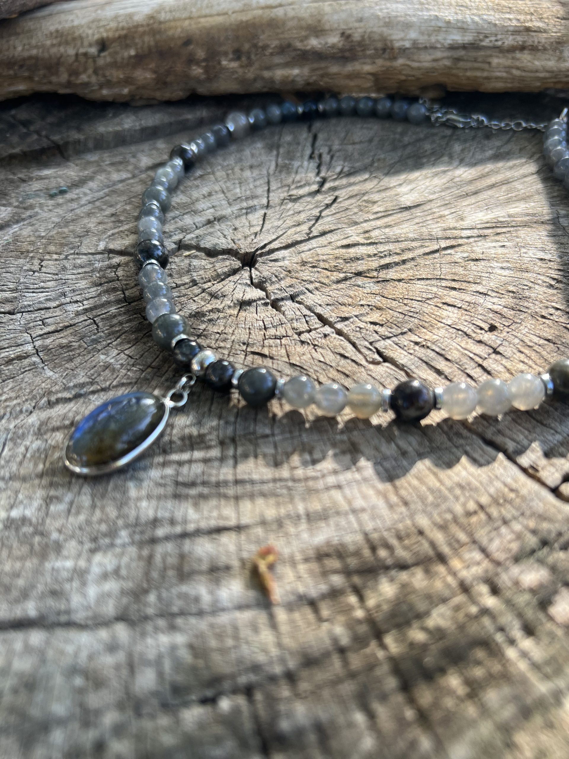 Collier Labradorite et Astrophyllite – Image 3